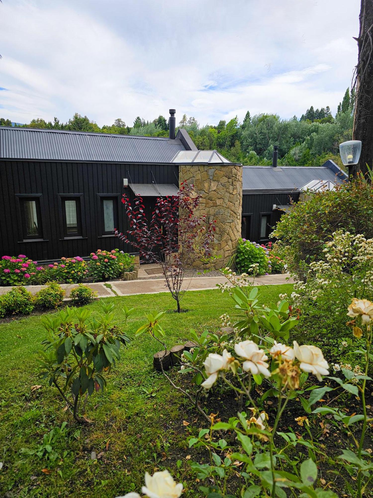 Das Rosenhaus Apart Hotel By Rosas Blancas San Martin de los Andes Bagian luar foto